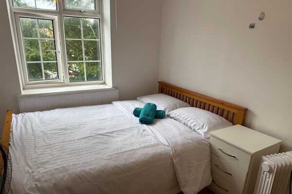 Foto van Rahal Hackney | Double Room Shared washroom - Vakantiehuis in London - BedRoom