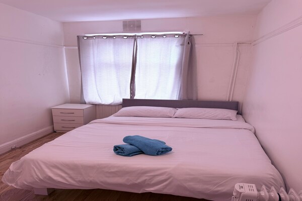 Foto van Rahal Hackney | Double Room Shared washroom - Vakantiehuis in London - BedRoom