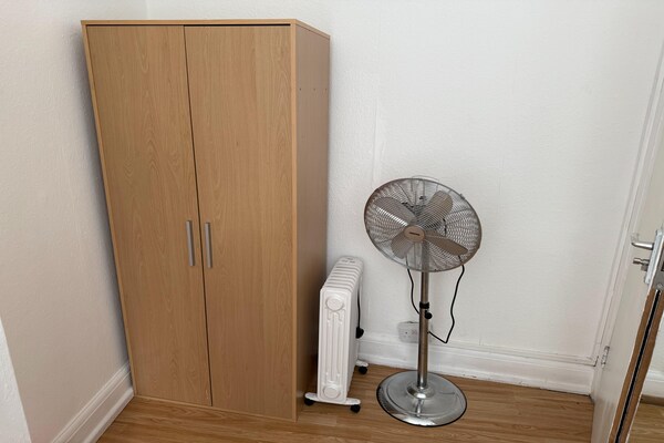 Foto van Rahal Hackney | Double Room Shared washroom - Vakantiehuis in London - BedRoom