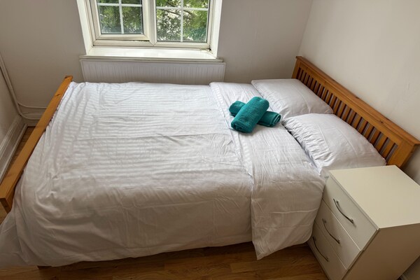 Foto van Rahal Hackney | Double Room Shared washroom - Vakantiehuis in London - BedRoom