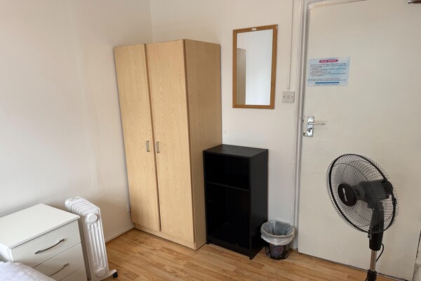 Foto van Rahal Hackney | Double Room Shared washroom - Vakantiehuis in London - BedRoom