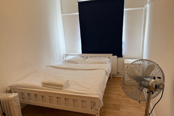 Foto van Rahal Hackney | Double Room Shared washroom - Vakantiehuis in London - BedRoom