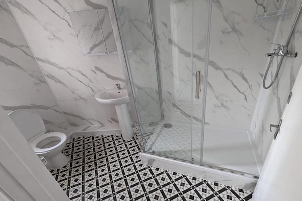 Foto van Rahal Hackney | Double Room Shared washroom - Vakantiehuis in London - BathRoom