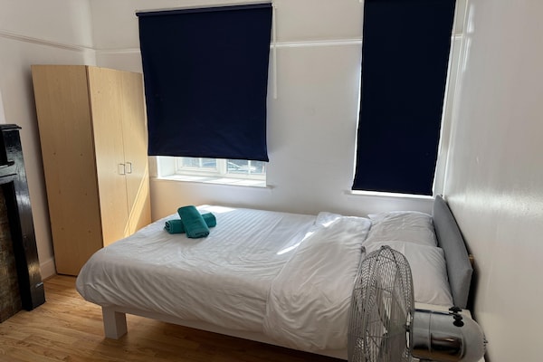 Foto van Rahal Hackney | Double Room Shared washroom - Vakantiehuis in London - BedRoom