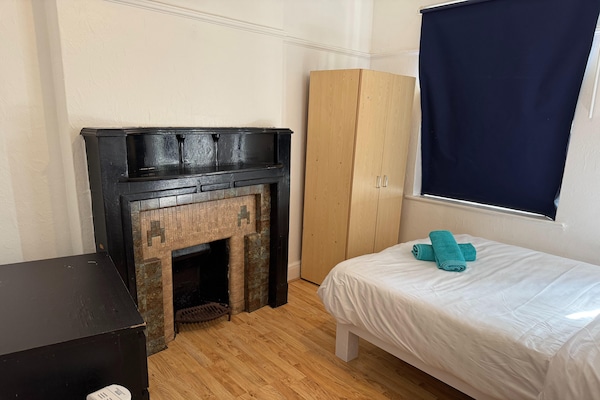 Foto van Rahal Hackney | Double Room Shared washroom - Vakantiehuis in London - BedRoom