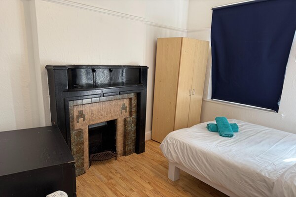 Foto van Rahal Hackney | Double Room Shared washroom - Vakantiehuis in London - BedRoom
