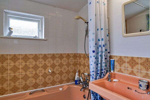 Foto van Cottage in Sennen Cove met Zeezicht - Vakantiehuis in Sennen - BathRoom