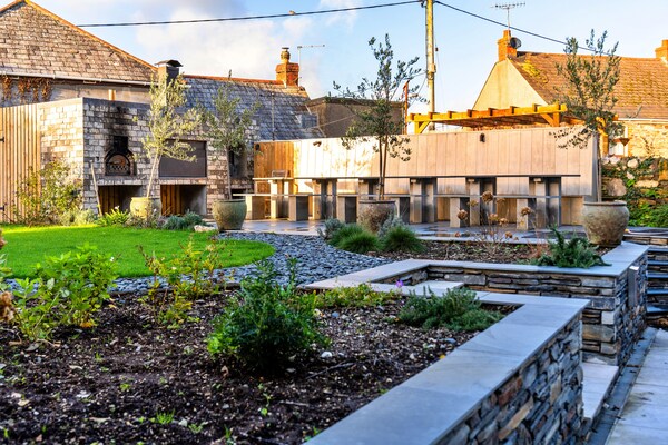 Foto van Gerestaureerd huis in Padstow met hottub - Vakantiehuis in St Issey - GardenSummer