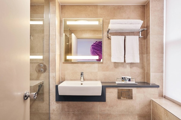Foto van Exeter Rougemont voor zondag - Privilege King Room - BathRoom