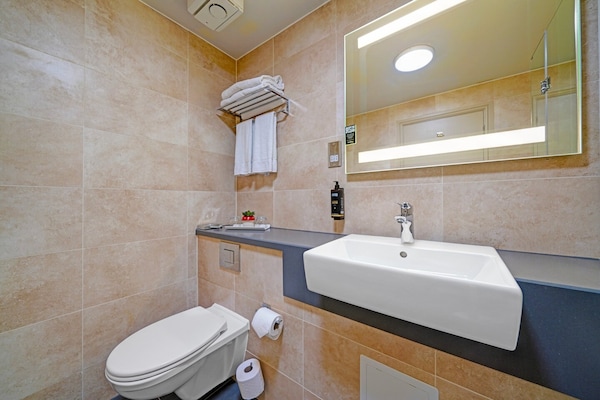 Foto van Exeter Rougemont voor zondag - Privilege King Room - BathRoom