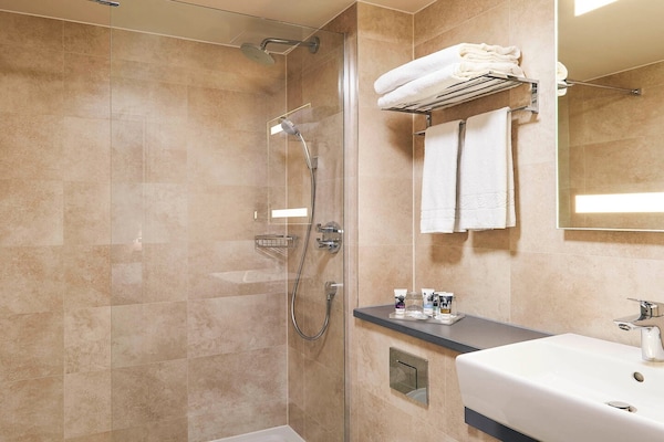 Foto van Exeter Rougemont voor zondag - Privilege King Room - BathRoom