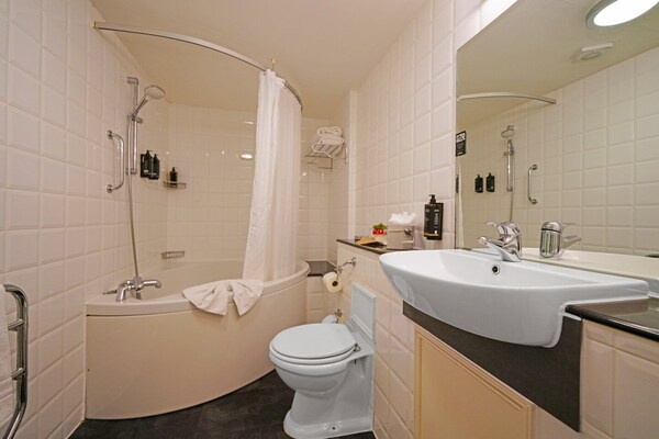 Foto van Exeter Rougemont voor zondag - Privilege King Room - BathRoom