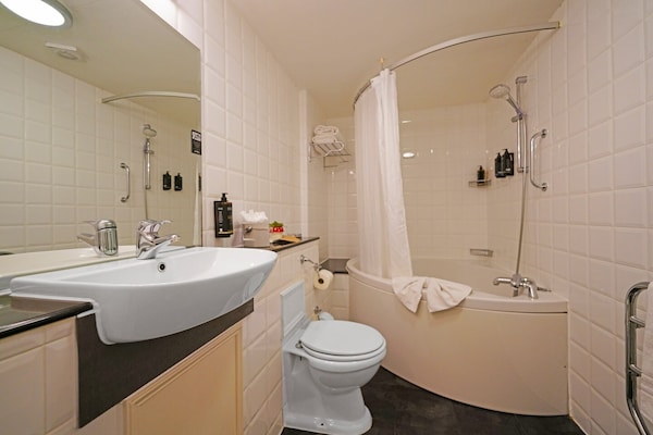 Foto van Exeter Rougemont voor zondag - Privilege King Room - BathRoom
