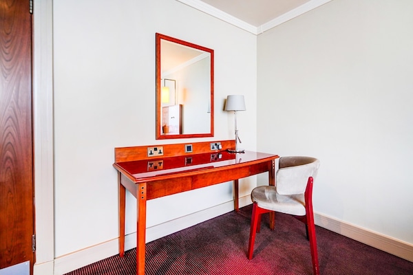 Foto van Holland House Hotel Privilege Room - Vakantiehuis in Cardiff - BedRoom
