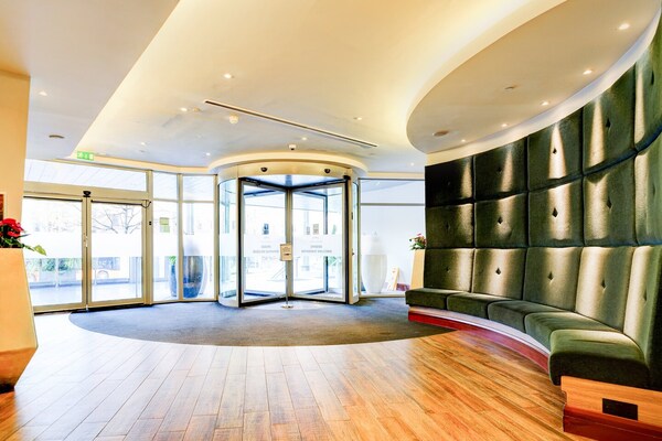 Foto van Holland House Hotel Privilege Room - Vakantiehuis in Cardiff - HallReception