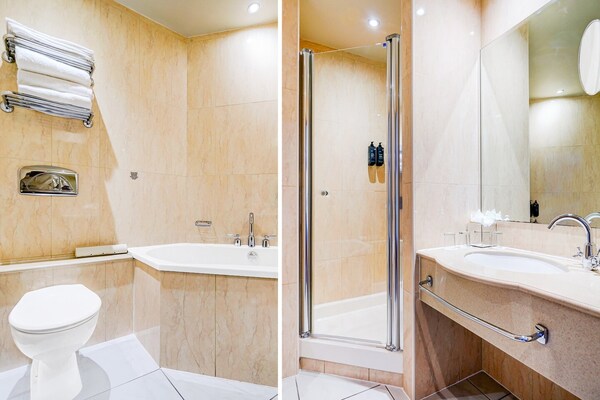 Foto van Holland House Hotel Privilege Room - Vakantiehuis in Cardiff - BathRoom