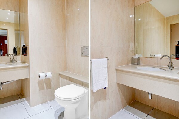 Foto van Holland House Hotel Privilege Room - Vakantiehuis in Cardiff - BathRoom