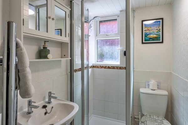 Foto van 19e-eeuws huisje vlakbij de haven van Brixham - Vakantiehuis in Brixham - BathRoom