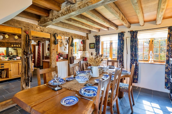 Foto van Premium Country Lodge met bubbelbad - Vakantiehuis in St Asaph - DiningRoom