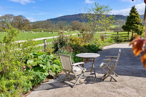 Foto van Premium Country Lodge met bubbelbad - Vakantiehuis in St Asaph - TerraceBalcony
