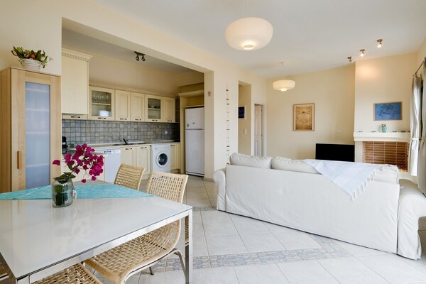 Foto van Villa in Griekenland bij Kissakas Strand - Vakantiehuis in Pera Melana - DiningRoom