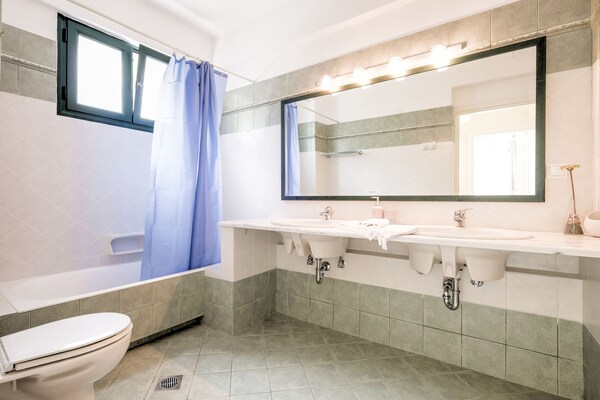 Foto van Villa in Griekenland bij Kissakas Strand - Vakantiehuis in Pera Melana - BathRoom