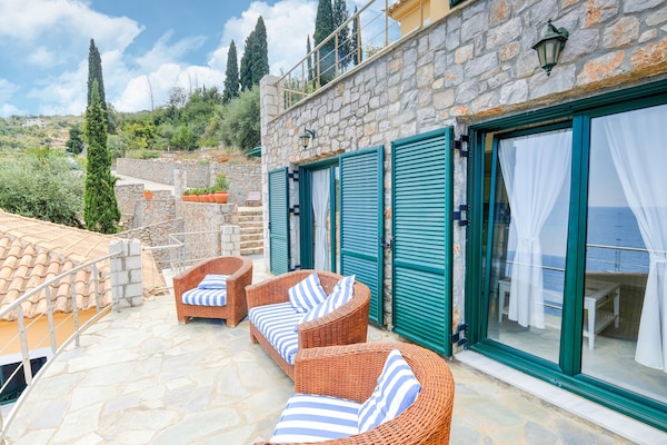 Foto van Villa in Griekenland bij Kissakas Strand - Vakantiehuis in Pera Melana - TerraceBalcony