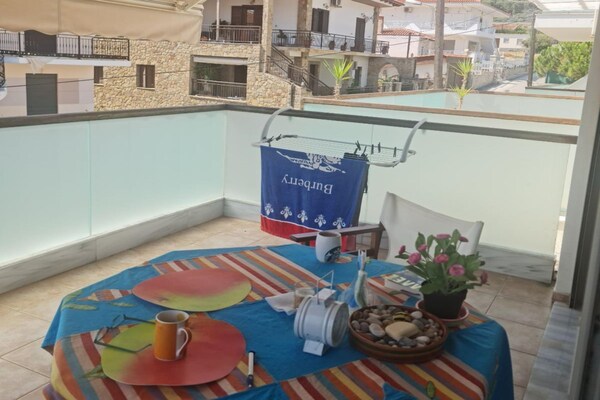 Foto van Vakantiehuis in Likoporia bij Stranden - Vakantiehuis in Likoporia - TerraceBalcony