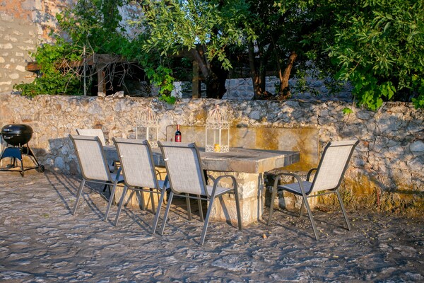Foto van Villa in Areopoli bij Strand en Bergen - Vakantiehuis in Triantafillia - TerraceBalcony