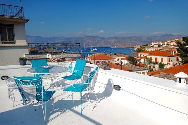 Foto van Aangename vakantiewoning in Galaxidi met tuin - Vakantiehuis in Galaxidi - ViewSummer