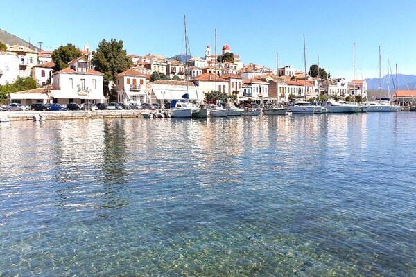 Foto van Aangename vakantiewoning in Galaxidi met tuin - Vakantiehuis in Galaxidi - AreaSummer1KM