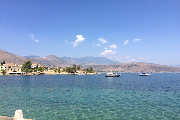 Foto van Aangename vakantiewoning in Galaxidi met tuin - Vakantiehuis in Galaxidi - AreaSummer20KM