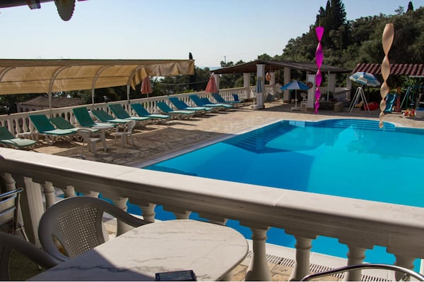 Foto van Appartement in Mpenitses met uitzicht op zee - Vakantiehuis in Mpenitses - PoolOfHouse