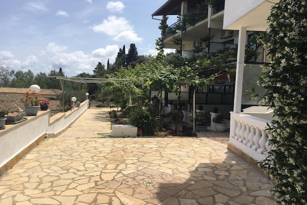 Foto van Appartement in Mpenitses met uitzicht op zee - Vakantiehuis in Mpenitses - GardenSummer