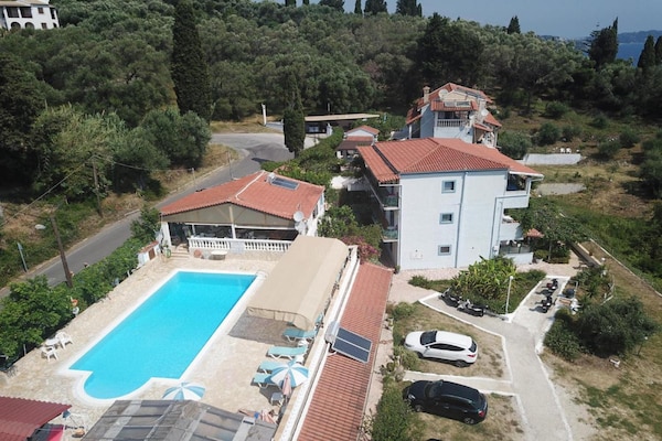Foto van Appartement in Mpenitses met uitzicht op zee - Vakantiehuis in Mpenitses - ExteriorSummer