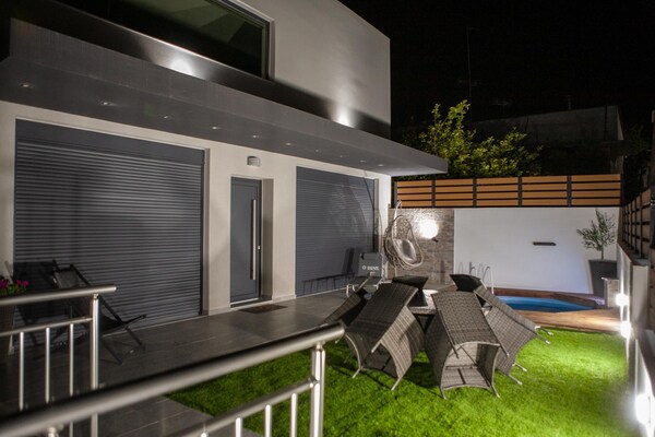 Foto van Privévilla met zwembad en terras - Vakantiehuis in Gouves - TerraceBalcony