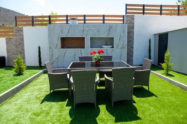 Foto van Privévilla met zwembad en terras - Vakantiehuis in Gouves - TerraceBalcony