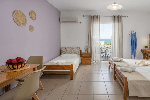 Foto van Privézonnebank in het vissersdorp Mochlos - Vakantiehuis in Mochlos - Untagged