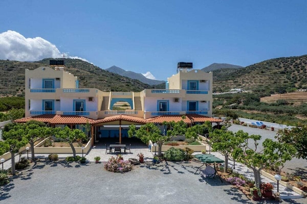 Foto van Privézonnebank in het vissersdorp Mochlos - Vakantiehuis in Mochlos - Untagged