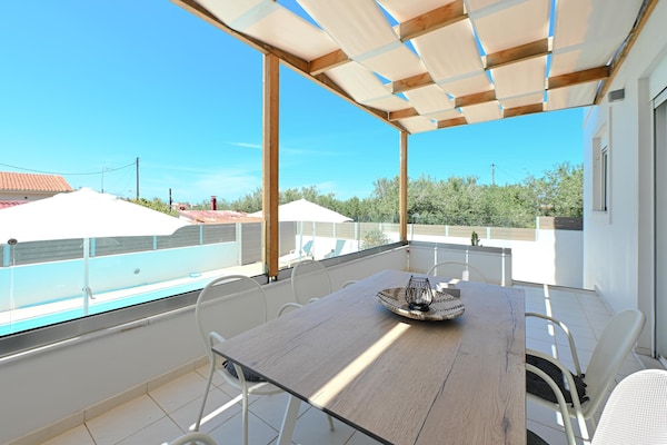 Foto van Privévilla met zwembad en zeezicht voor 6 personen - TerraceBalcony