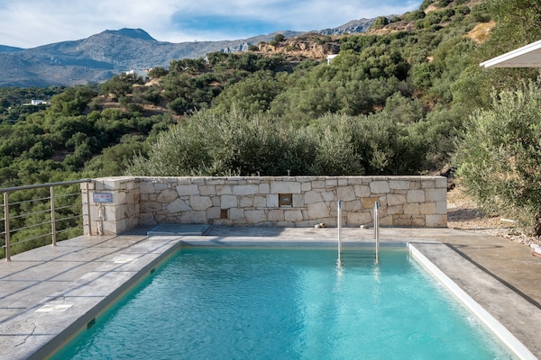 Foto van Villa in Plakias met zwembad en strand - Vakantiehuis in Plakias - PoolOfHouse
