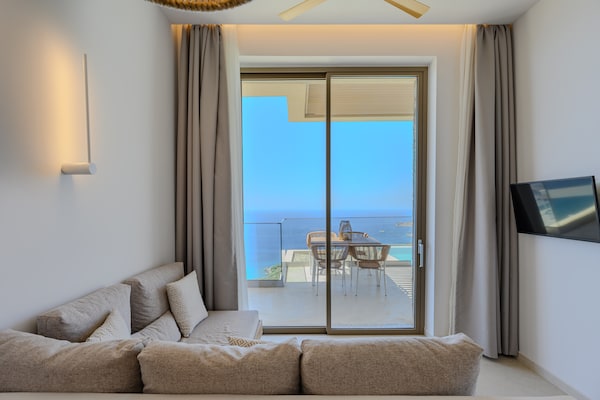 Foto van Villa in Plakias met Zwembad en Strand - Vakantiehuis in Plakias - LivingRoom