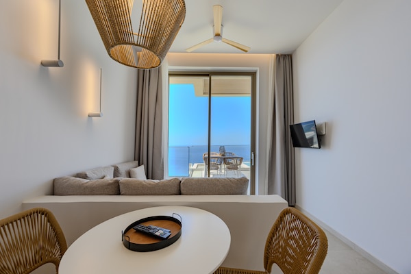 Foto van Villa in Plakias met Zwembad en Strand - Vakantiehuis in Plakias - LivingRoom