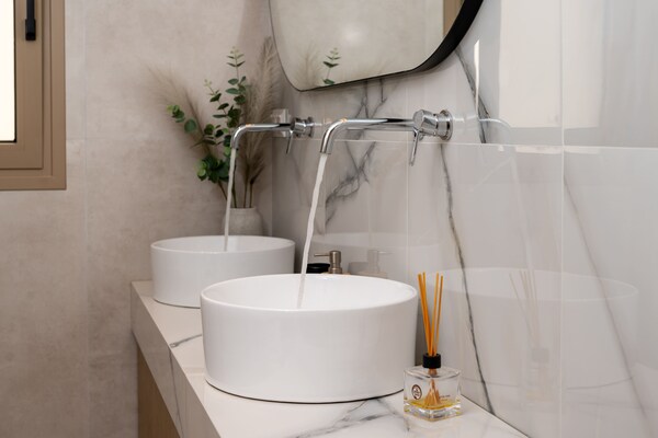 Foto van Premium Seaview Suite with Heated Pool and Private Parking - Untagged