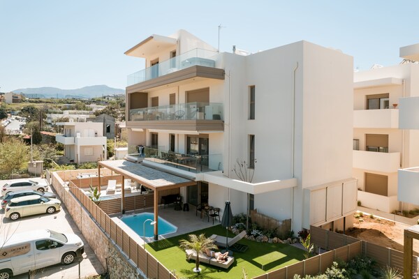 Foto van Premium Seaview Suite with Heated Pool and Private Parking - Untagged