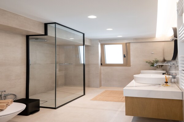 Foto van Premium Seaview Suite with Heated Pool and Private Parking - Untagged