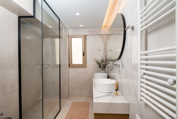 Foto van Premium Seaview Suite with Heated Pool and Private Parking - Untagged