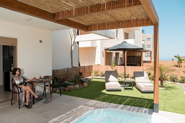 Foto van Premium Seaview Suite with Heated Pool and Private Parking - Untagged