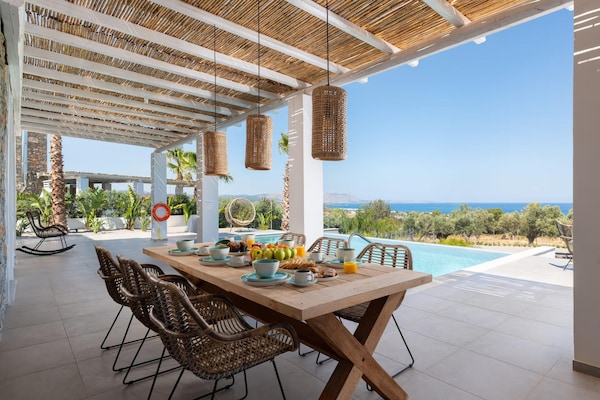 Foto van Privé villa-vakantie op Rhodes voor 8 - Vakantiehuis in South Rhodes - TerraceBalcony