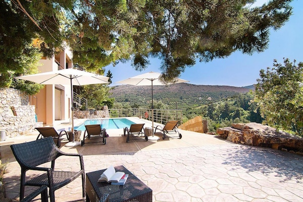 Foto van Vakantiehuis met zwembad - Vakantiehuis in Kalamitsi Alexandrou - PoolOfHouse